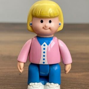 TOYS R US Geoffrey Inc. 1999 Dollhouse Toy Figure MOM Blonde Doll Posable Loving